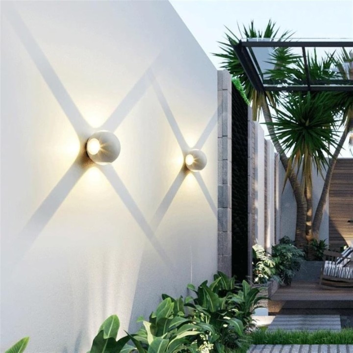 Lámpara de pared exterior esfera cuatro luces negra o blanca