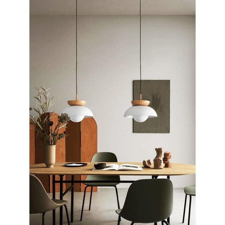 Lámpara colgante estilo escandinavo detalle tipo madera
