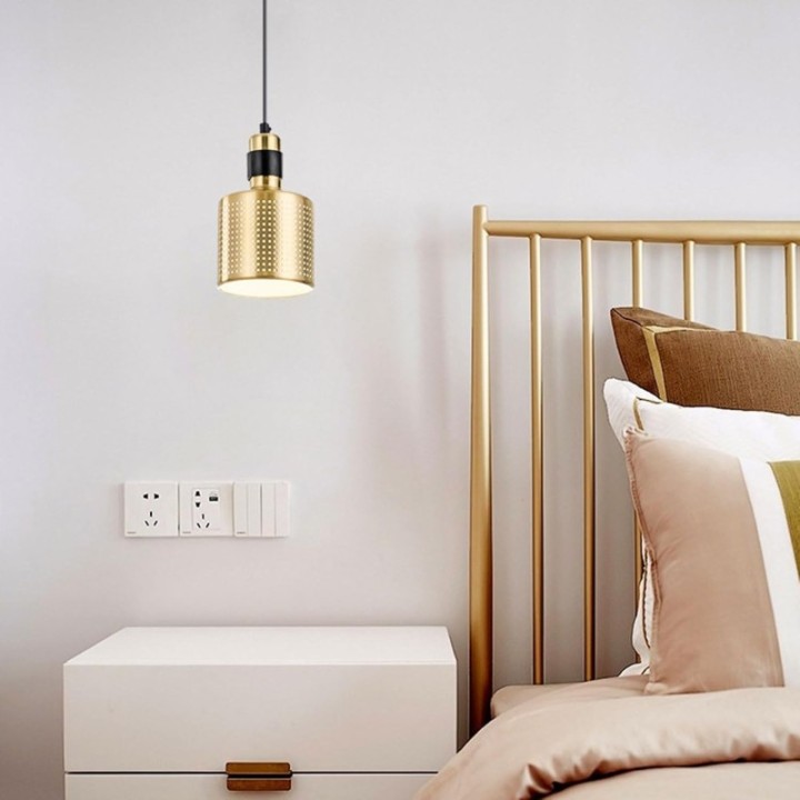 Lámpara colgante vaso dorado con detalle