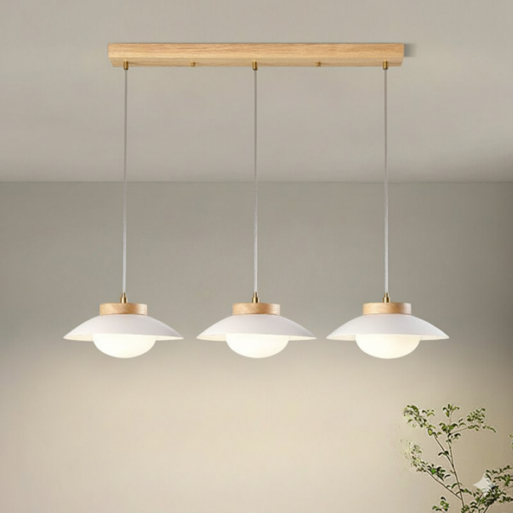 Lámpara colgante triple detalle madera